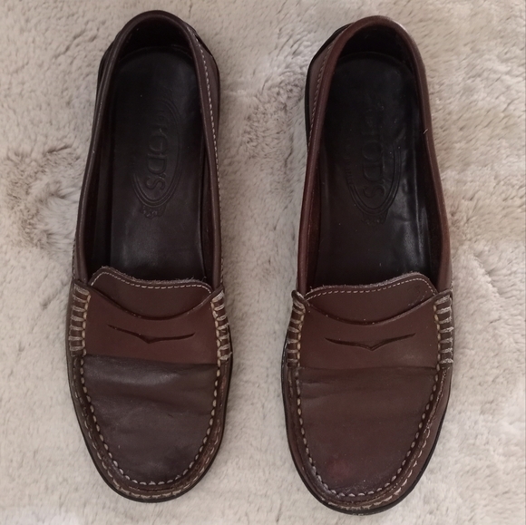 Tod's Classic Preppy Old Money Italian Made Leather Worn In Penny Loafers - Picture 1 of 11